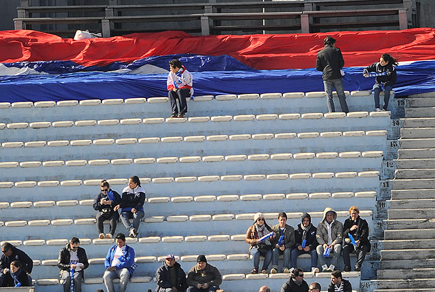 La bandera más grande del mundo pronta para ser desplegada en el Centenario.