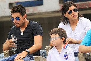 Bruno Fornaroli y Alexander Medina en la platea. ¿"Cacique" titular?