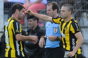 Nahitan Nandez a la cancha en lugar del capitán Antonio Pacheco. El juvenil aprobó y con nota el debut. 