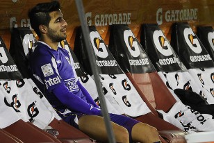 Mathías Cardacio, lesionado dejó la cancha en el último minuto del primer tiempo. Vuelve en semifinales. 