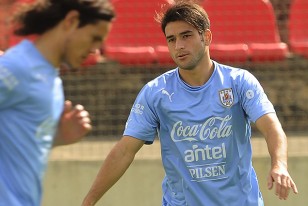 Nicolás Lodeiro actuará como titular ante Inglaterra. Aquí captado en la práctica de hoy en Arena do Jacaré.