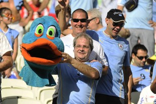 Una fotografía poco vista.. La cabeza del Pato Celeste y quién la ocupa, Gustavo Torena.