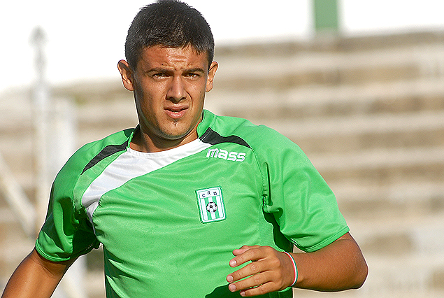 Darwin Torres en la plaza de Jesús Trindade que por problemas lumbares será baja ante Danubio.