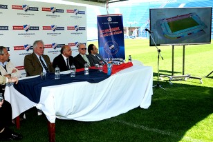 Eduardo Ache, Morgan Martínez, Mario Menéndez y Claudio Puig, presidieron la mesa que presentó las obras de ampliación del Gran Parque Central.