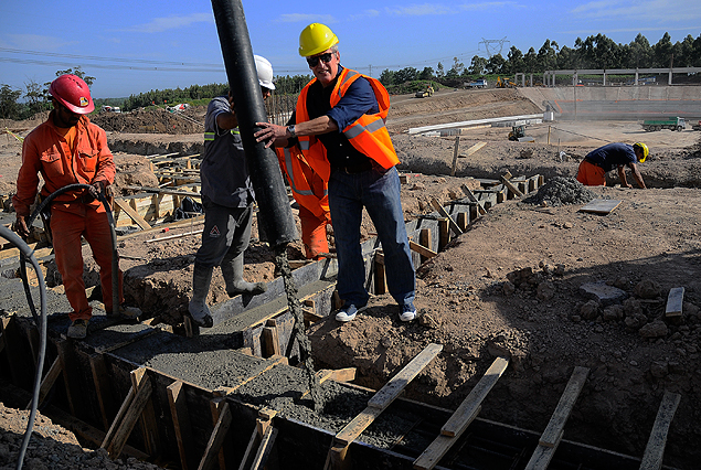 Damiani en la imagen del trabajo de los operarios sobre el terreno, siguiendo a pleno el avance de la obra.