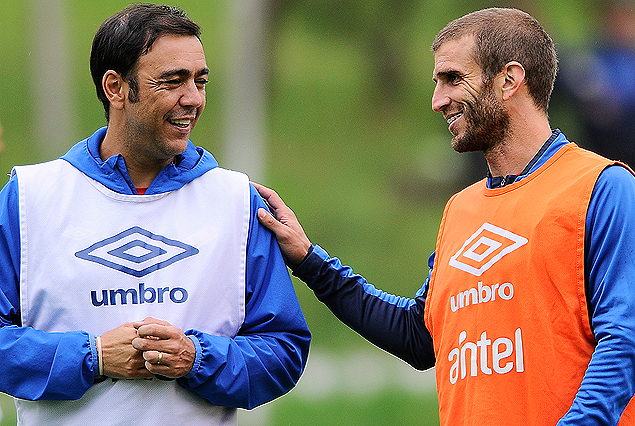 Alvaro Recoba e Iván Alonso, a pura sonrisa, en Los Céspedes.