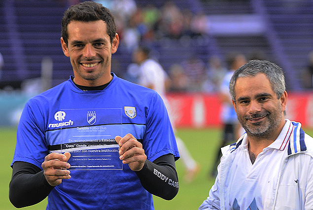 El arquero Esteban Conde, en Rafaela, ex Danubio donde logró el título de Campeón Uruguayo 2006-2007, fue homenajeado por el club: el presidente Oscar Curutchet le obsequió una plaqueta en representación del club. 