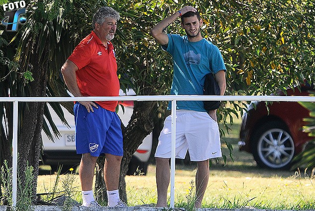 Mario Picún y Gastón Pereiro en Los Céspedes, el volante no entrenó por malestar estomacal. 