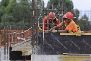 El trabajo intenso en el Estadio de Peñarol construye el gran sueño de los aurinegros.