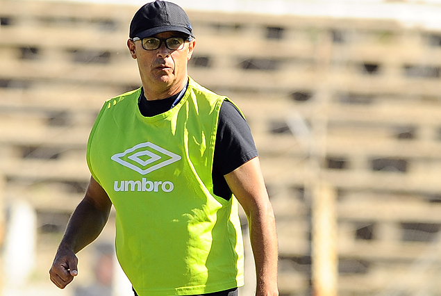 Alfredo Arias, el técnico de Wanderers, de Peñarol a Cerro y Racing.