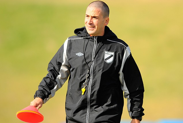 El Prof. Matías Eijo en el retorno de Danubio a los entrenamientos camino a Defensor. 