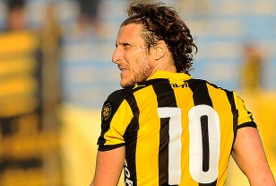 El "10" debutó oficialmente con la camiseta de Peñarol.