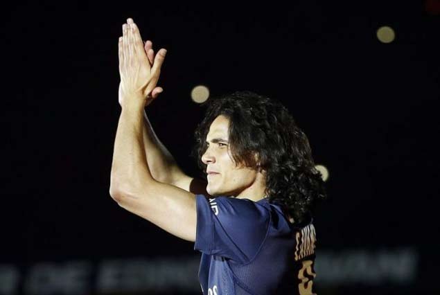 Edinson Cavani marcó doblete para PSG en Francia. 