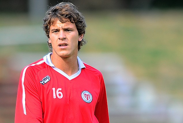 Diego Casas entre los titulares de J.R. y autor de un gol.