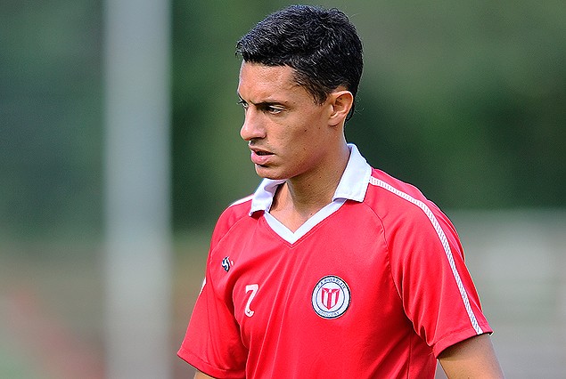 Bruno Montelongo anotó dos de los tres goles en el amistoso frente a Huracán.