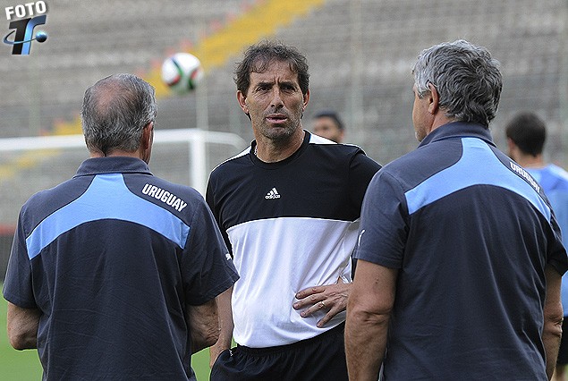 Oscar Tabárez y Celso Otero en el diálogo con Guillermo Almada.