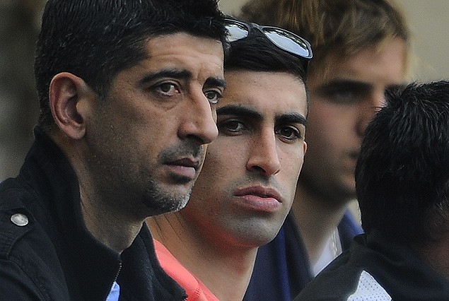 Cristian González y Michael Santos siguiendo las incidencias desde la tribuna. 